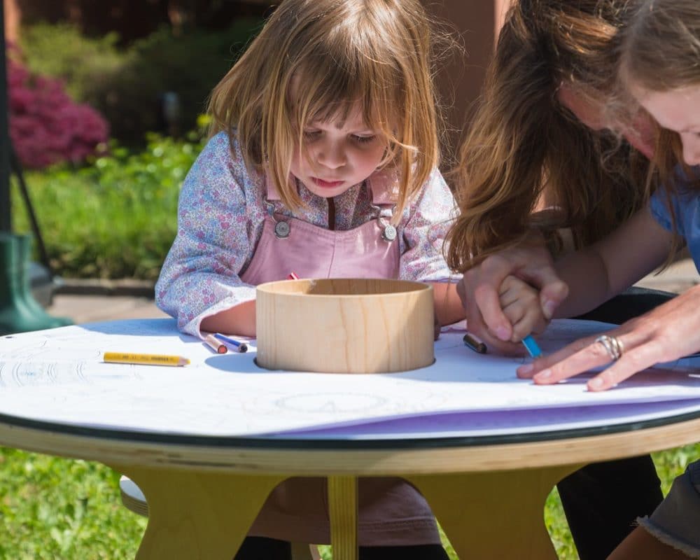 Table et tabourets pour enfants - la Drawin'table + 2 tabourets -  Drawin'kids